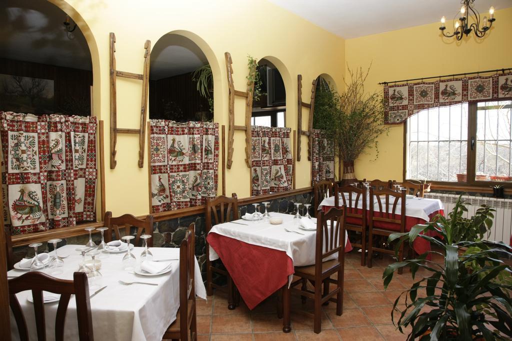 Hostal Restaurante Alto Rey Arroyo de las Fraguas Eksteriør billede